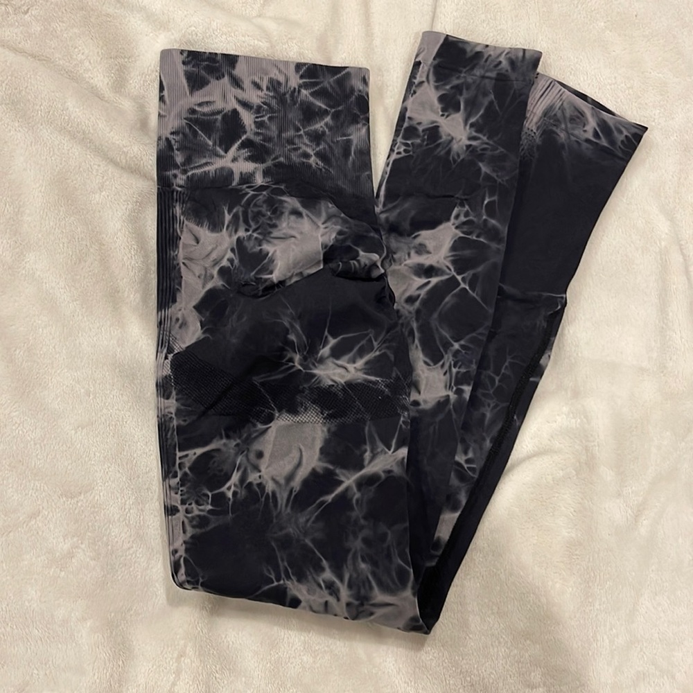 Tye-dye booty scrunch leggings PLEASE READ